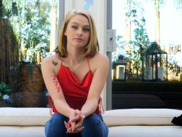 Một mỹ nhân da trắng tự nguyện giao mình cho một đặc vụ da đen trong buổi casting